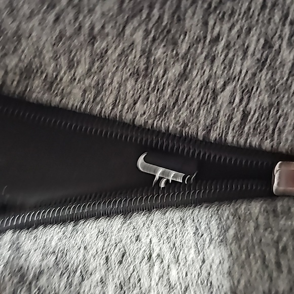 2 like new Victoria secret bras - Picture 5 of 10